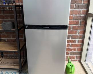 #2 Fridgidaire refrigerator freezer serial # 8A25010750 Dec 2022 $100.00