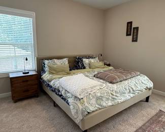 #68 Like New, Nectar Morningside King size bed w/ Nectar Classic Mattress $500.00