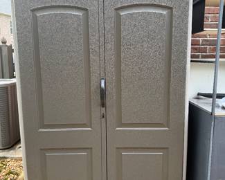 #8 Rubbermaid 5L10 7T53 storage shed 54x25x77 $200.00