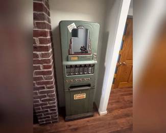 Stoner Manufacturing/Univendor Fresh Candy Machine