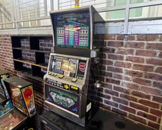 GT Triple Diamond Deluxe Slot Machine