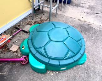 KIDS OUTDOOR SAND BOX