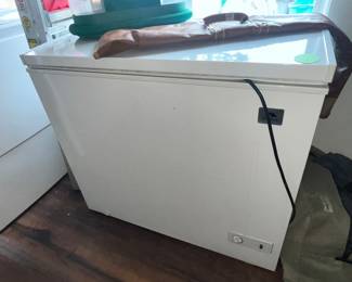 NICE IGLOO CHEST FREEZER