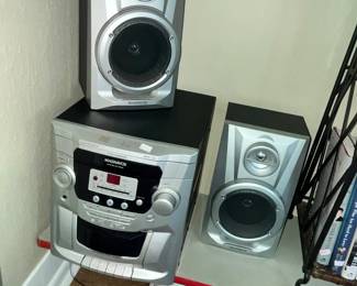 MAGNAVOX COMPACT STEREO