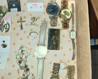 WATCHES & JEWELRY