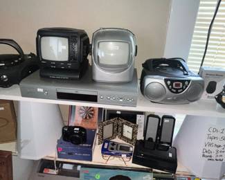DVD PLAYER, MINI TV'S, CD PLAYER