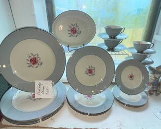 FLINT RIDGE CHINA SET