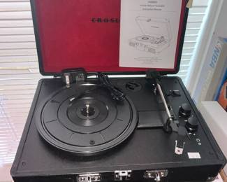 CROSLEY PORTABLE PHONO