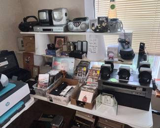 LOTS OF GREAT ELECTRONICS