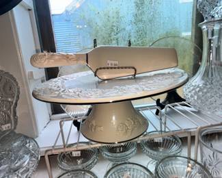 BEAUTIFUL CAKE PEDESTAL & SERVING KNIFE