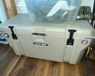 EXCELLENT "LIFETIME" 115 QT COOLER!