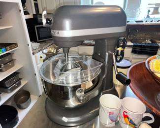 KITCHENAID PROFESSIONAL 600 STAND MIXER!
