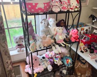 PLUSH "HELLO KITTY" TOYS