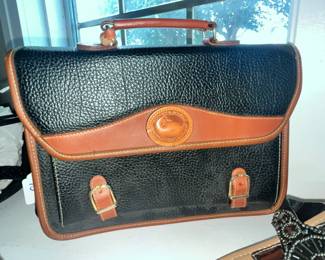 BEAUTIFUL DOONEY & BOURKE PURSE!