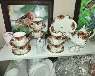 ROYAL ALBERT "OLD COUNTRY ROSES" FINE CHINA