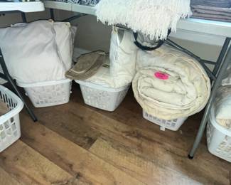 COMFORTERS, PILLOWS