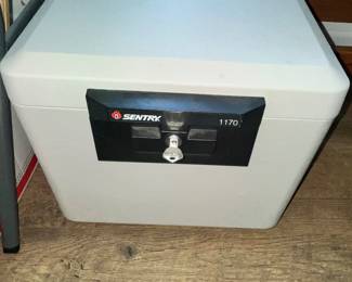 SENTRY 1170 SECURITY BOX
