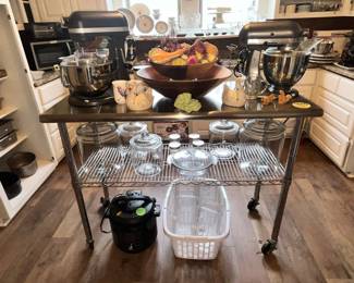THE KITCHEN - FINE COOKING & BAKING IN HERE!