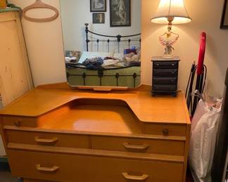 1930s Blond Oak Art Deco Vanity with Tilting Mirror