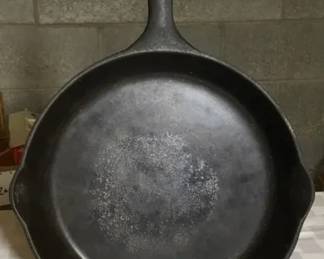 Vintage WAGNER 10.5 Cast Iron Skillet