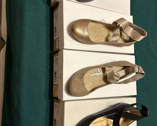 Women’s shoes: 7.5, 8 mostly & 8.5