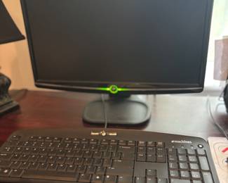 Emachine Computer w windows 7 $100.00 (Monitor, keyboard, hard drive)