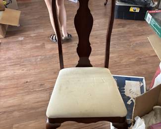 06 Queen Anne Accent Chair