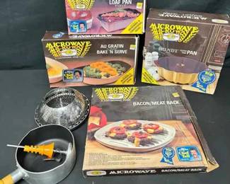 16CT152Vintage Nordic Ware Microwave Cookware Set