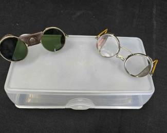16CT153Vintage optical goggles