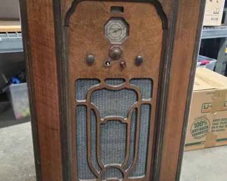 16CT127VVintage Stromberg Carlson Console Radio