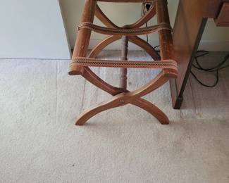 Luggage stand