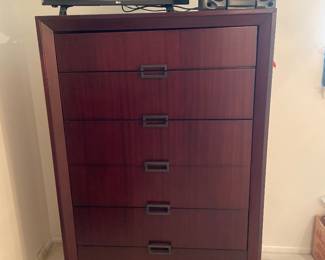 Chest of drawers