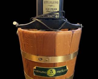 Richmond Cedar Works Sterling Model A Quart Electric Ice Cream Freezer