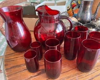 Vintage 10-piece Anchor Hocking Royal Ruby Red glass pitcher and tumbler set from 1960s