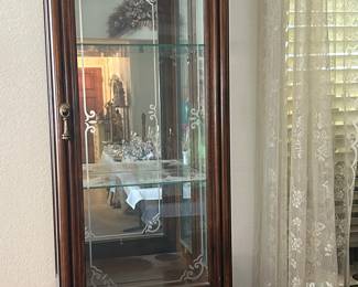 Small hutch
