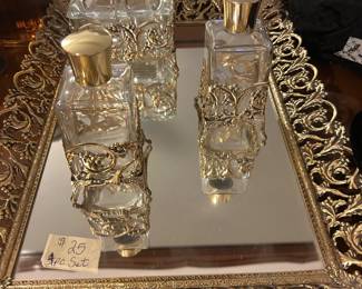 Dresser perfume set
