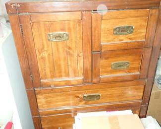 DRESSER