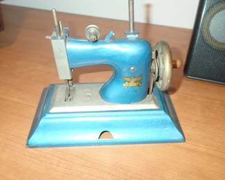 TOY SEWING MACHINES