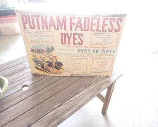 PUTNAM FADELESS DYES METAL DISPLAY CASE