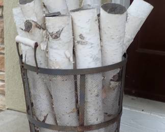BASKET W/LOGS