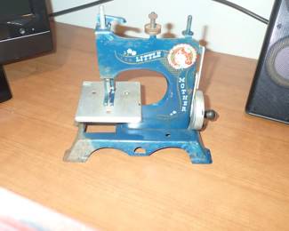TOY SEWING MACHINES
