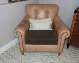 LEATHER SIDE CHAIR