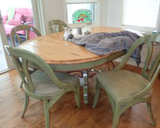 2 TONE TABLE GREEN & WOOD TABLE & 4 CHAIRS