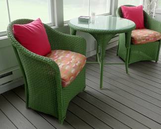 GREEN WICKER CHAIRS & SIDE TABLE