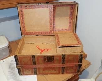 DOLL STEAMER TRUNK