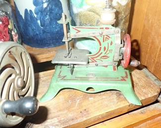 TOY SEWING MACHINES