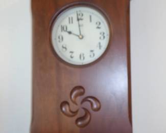 WOOD MANTLE CLOCK