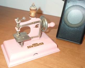 TOY SEWING MACHINES
