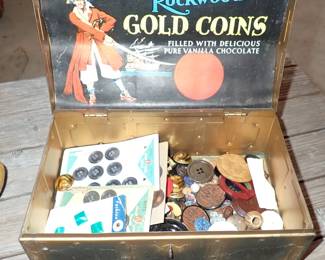 VINTAGE TIN WITH SEWING NOTIONS