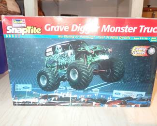 GRAVE DIGGER MONSTER TRUCK KIT